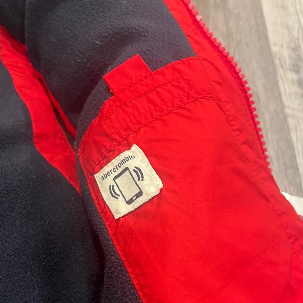 Abercrombie & fitch KidsRed Padded Kids vest Size small - Picture 5 of 7